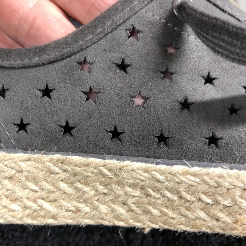 Universal thread‎ gray tennis shoes canvas